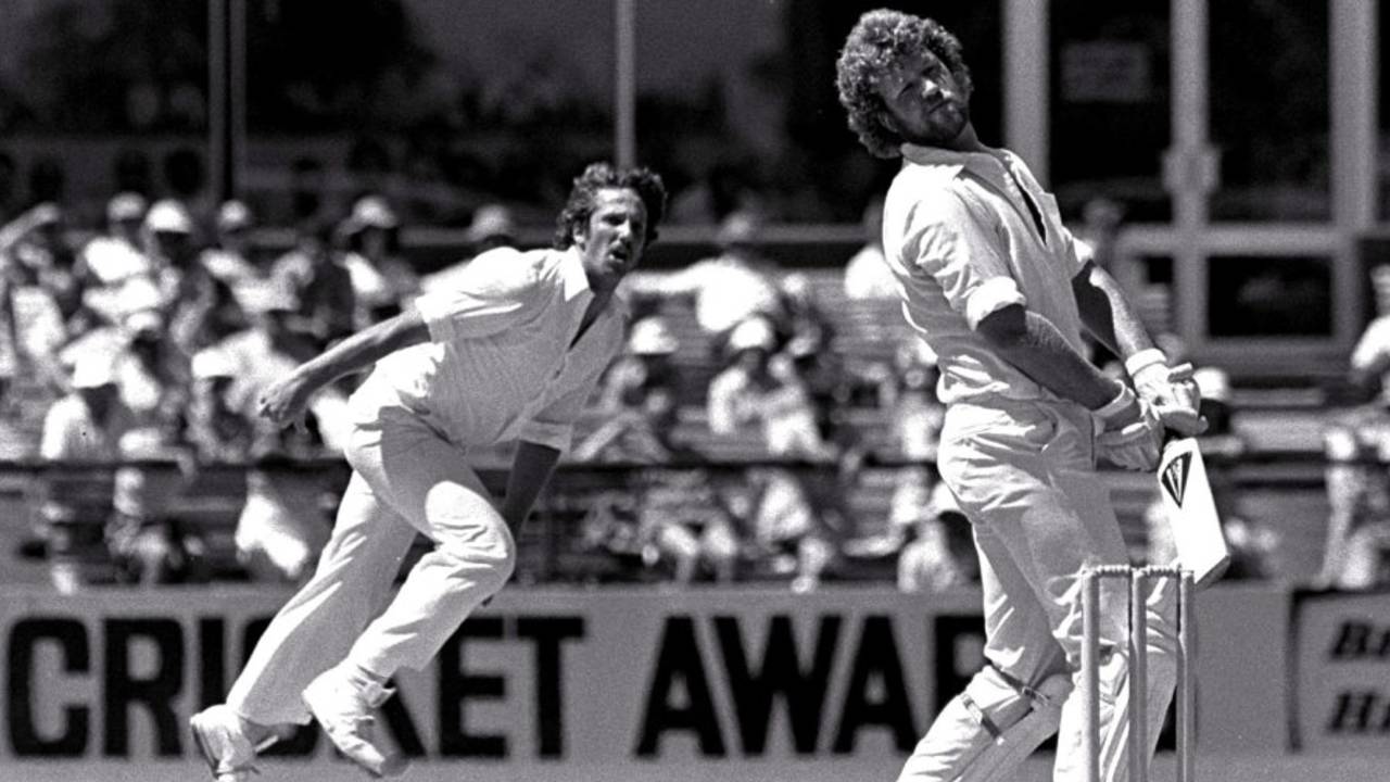 Gary Cosier pulls away from a delivery bowled by Ian Botham, Australia v England, 2nd Test, Perth, December 1978