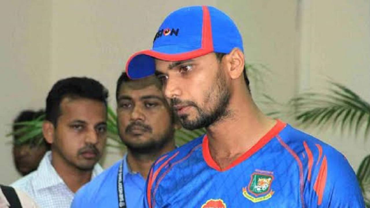 Mashrafe Mortaza addresses the media ahead of his 150th ODI, April 18, 2015, Mirpur