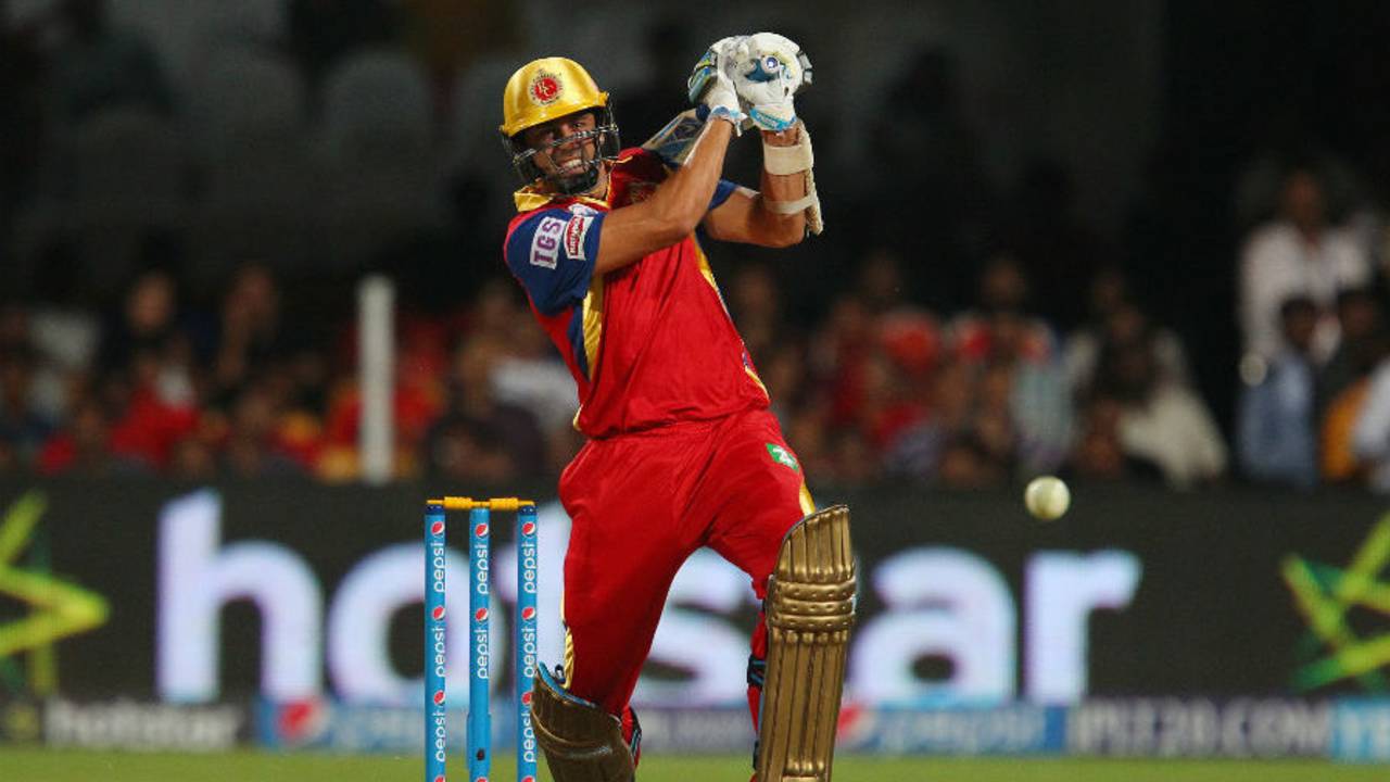 David Wiese hits out during his 25-ball 47, Royal Challengers Bangalore v Mumbai Indians, IPL 2015, Bangalore, April 19, 2015
