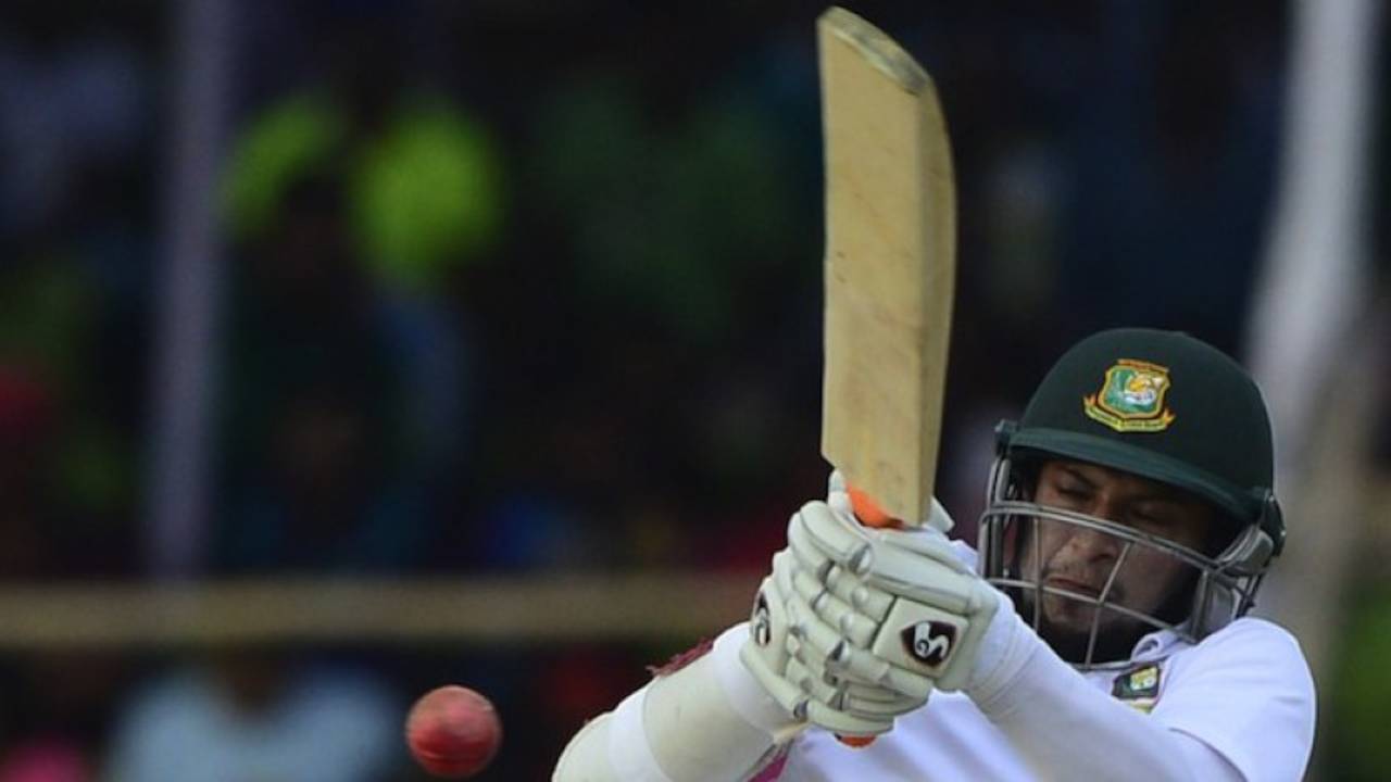 Shakib Al Hasan plays the pull, Bangladesh v Pakistan, 1st Test, Khulna, 1st day, April 28, 2015