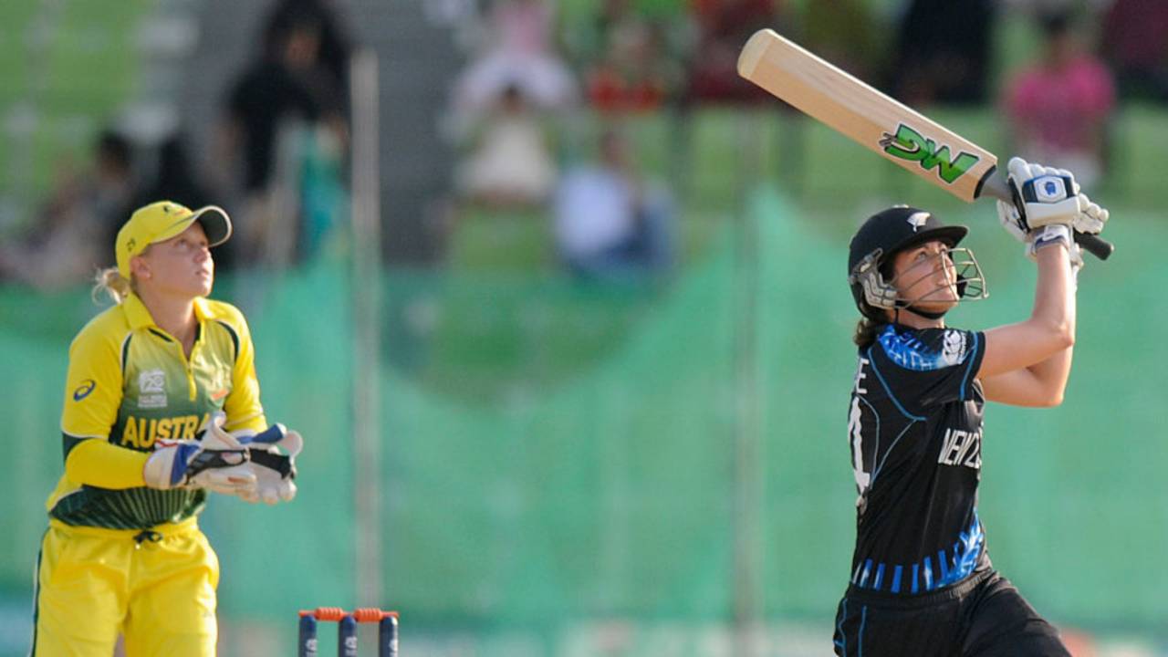 Nicola Browne goes for the big hit, Australia v New Zealand, Women's World T20, Group A, Sylhet, March 23, 2014