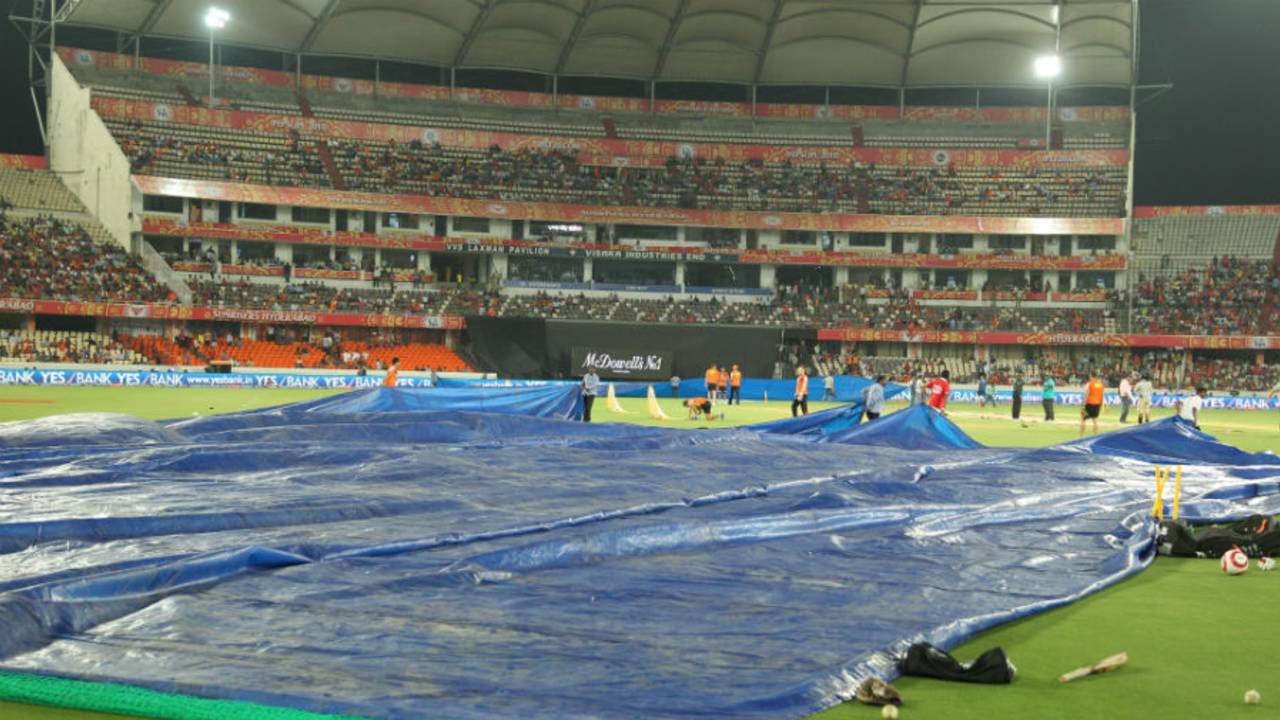 Rain delayed the start of the game by more than two hours, Sunrisers Hyderabad v Royal Challengers Bangalore, IPL 2015, Hyderabad, May 15, 2015