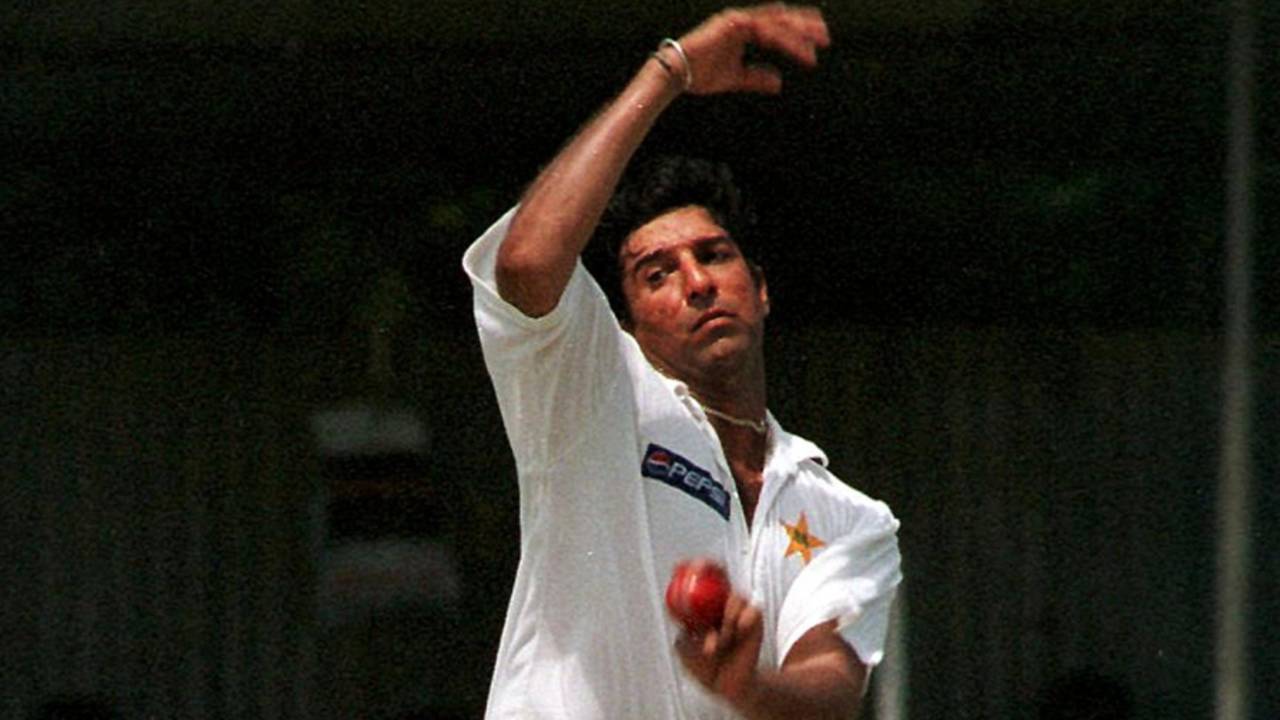Wasim Akram runs in to bowl, Sri Lanka v Pakistan, 2nd Test, Galle, 1st day, June 21, 2000