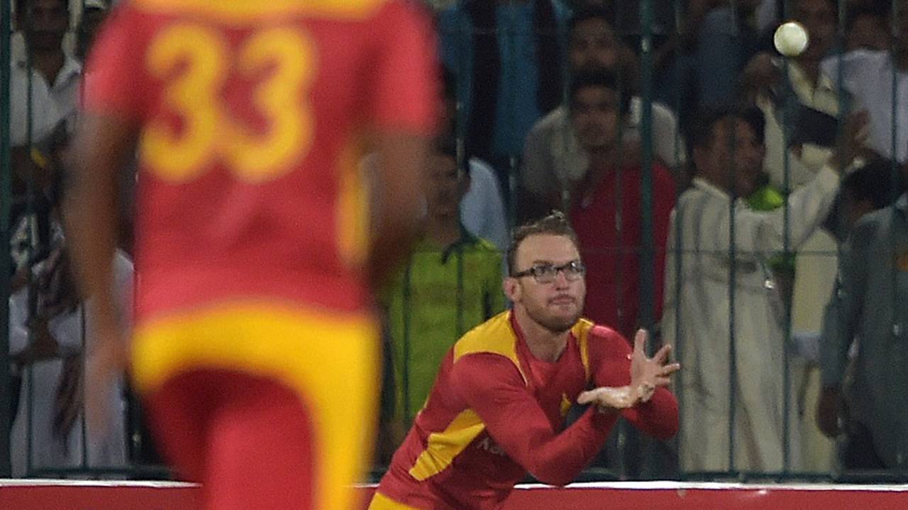 Charles Coventry shapes to hold on to Mohammad Hafeez's catch, Pakistan v Zimbabwe, 2nd ODI, Lahore, May 29, 2015