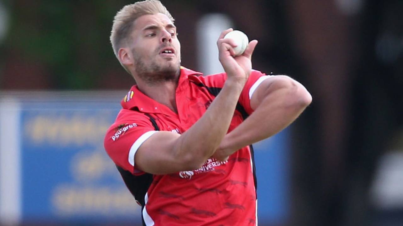 Ollie Freckingham launches himself through the crease, Leicestershire v New Zealanders, Tour match, Grace Road, June 6, 2015