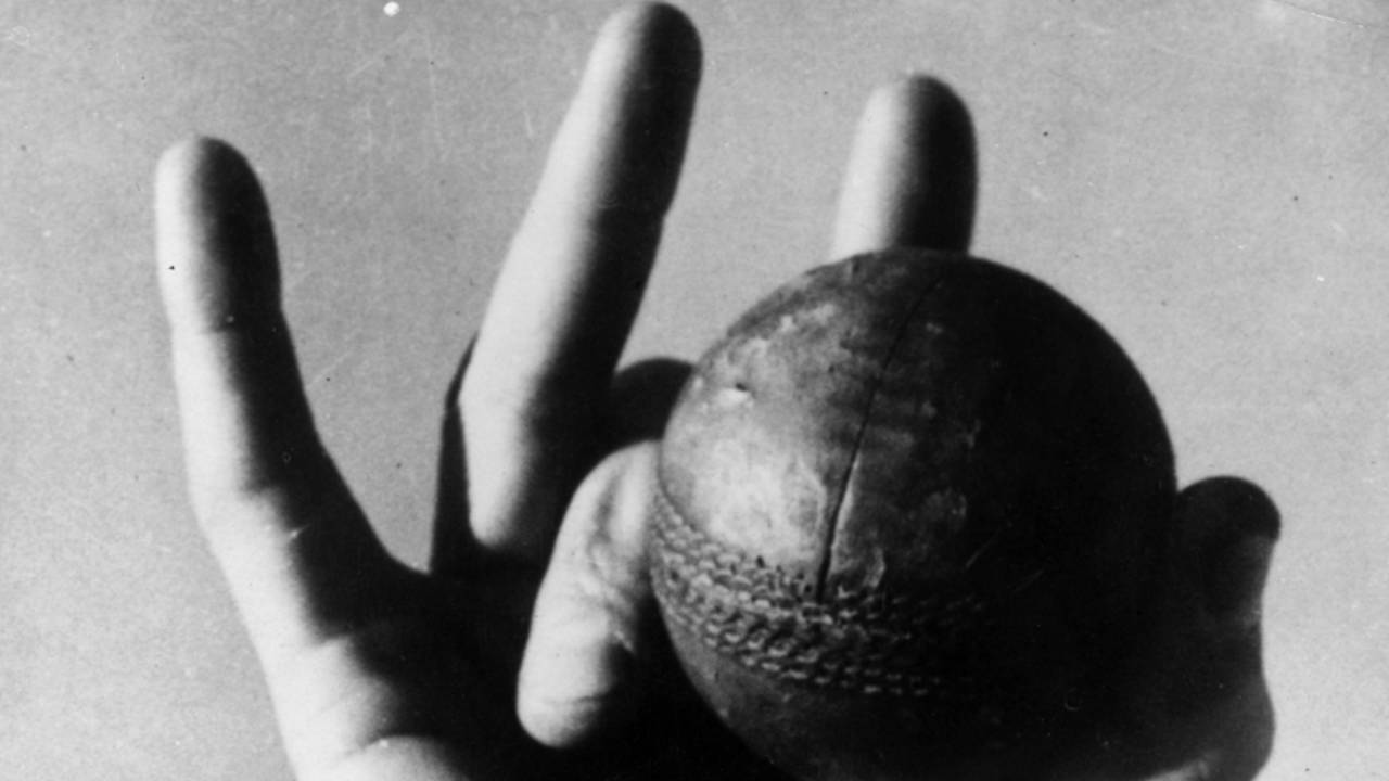 Jack Iverson's unusual grip