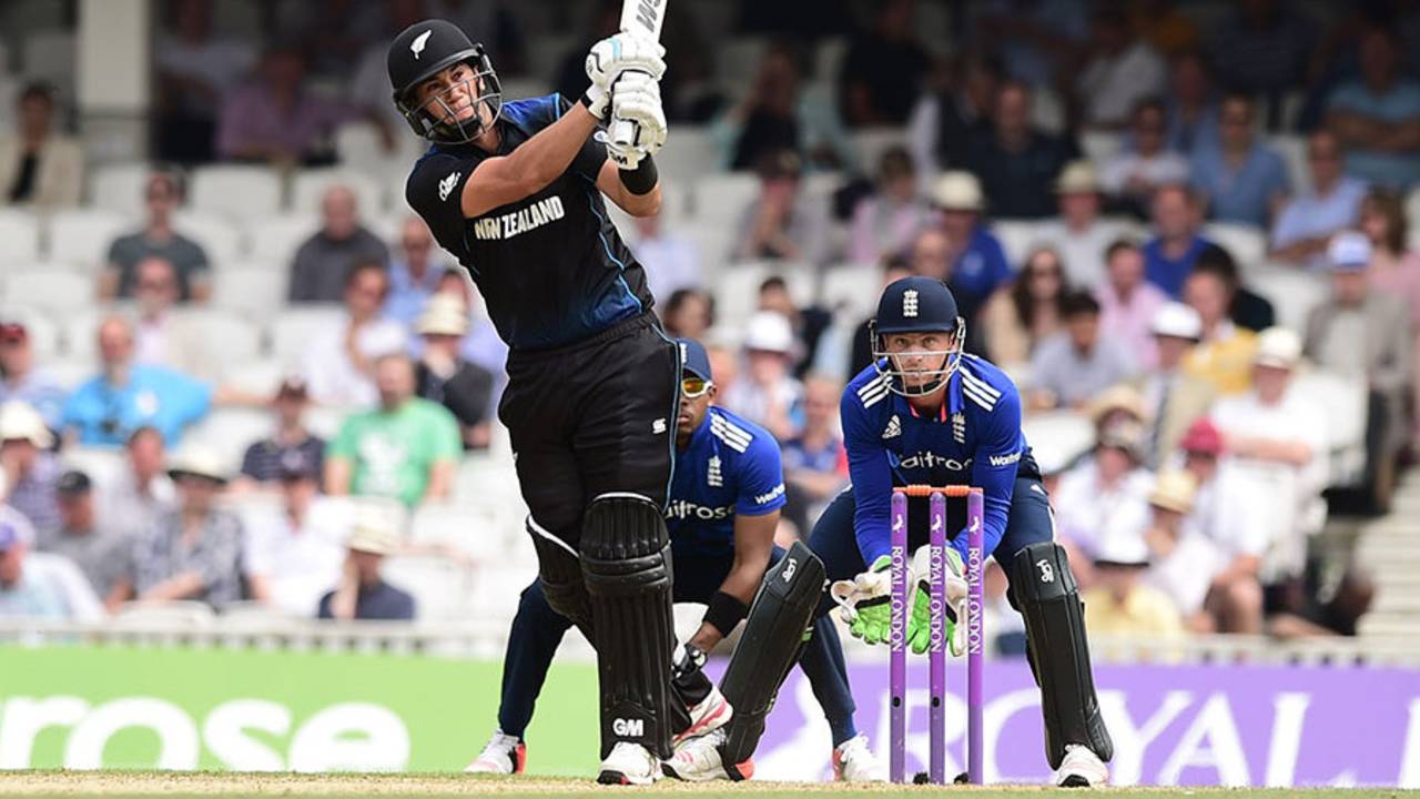 Ross Taylor swings over the leg side, England v New Zealand, 2nd ODI, Kia Oval, June 12, 2015