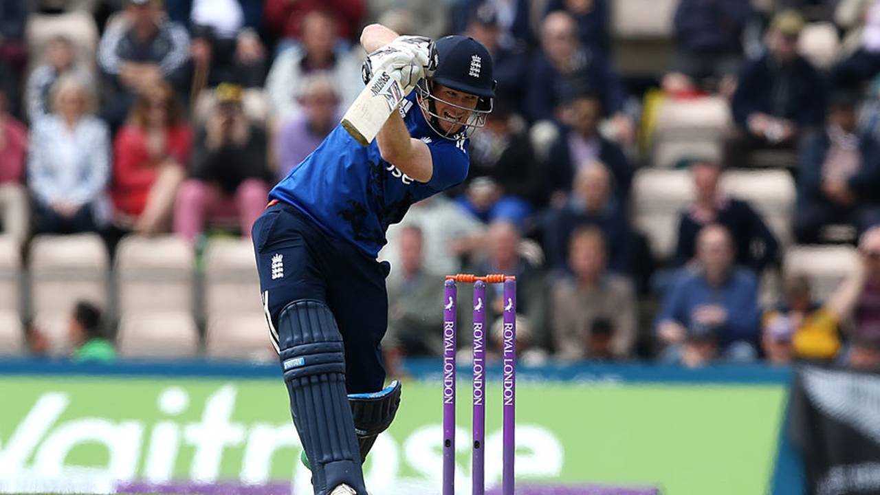 Eoin Morgan helped steady England after early wickets fell, England v New Zealand, 3rd ODI, Ageas Bowl, June 14, 2015