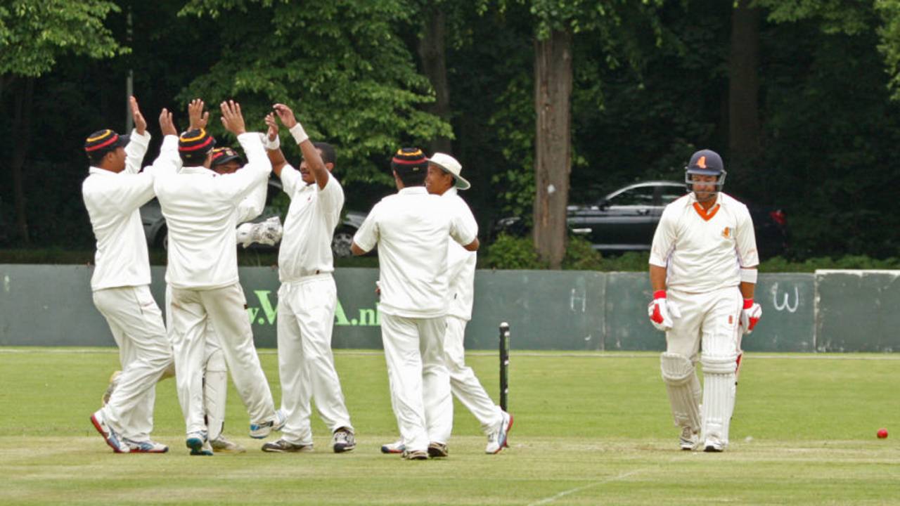 Michael Swart walks back after being dismissed by Willie Gavera, Netherlands v Papua New Guinea, Intercontinental Cup, Amstelveen, 1st day, June 16, 2015