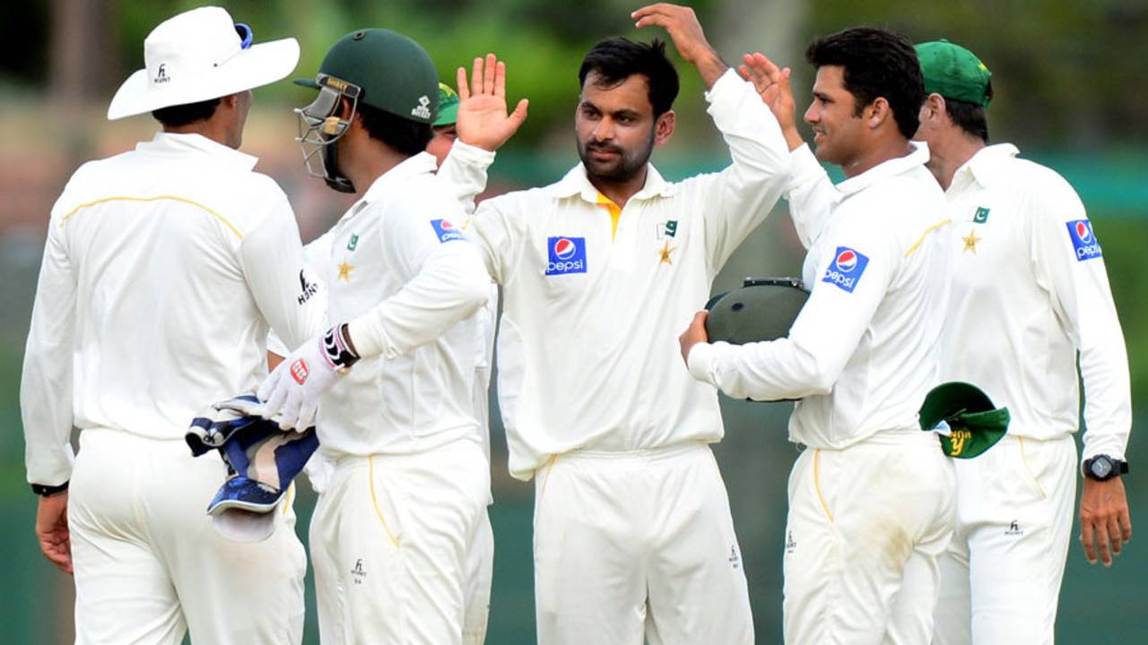 Mohammad Hafeez celebrates the wicket of Dhammika Prasad, 2nd Test, Colombo, 2nd day, June 26, 2015