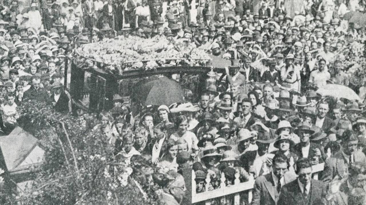 A large crowd at Archie Jackson's funeral in Sydney, February 21, 1933