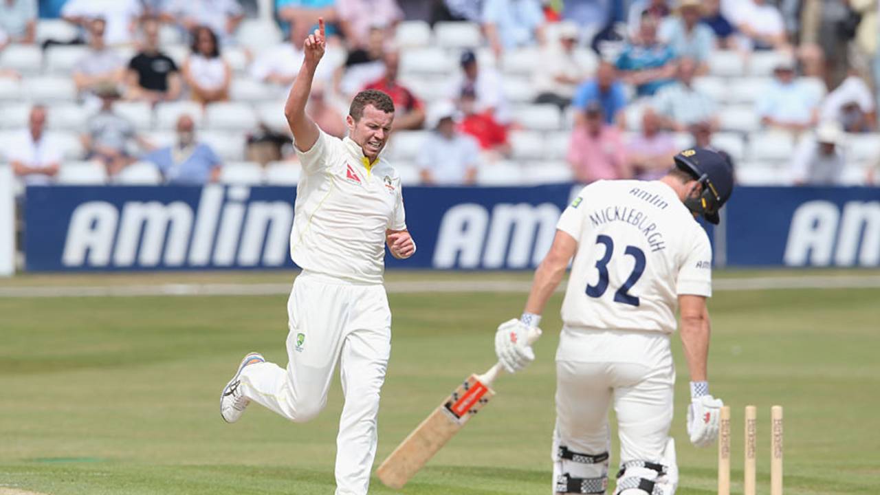 Peter Siddle removed Jaik Mickleburgh, Essex v Australians, Tour match, Chelmsford, 2nd day, July 2, 2015