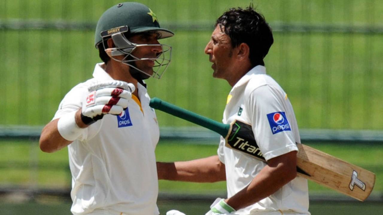 Younis Khan and Misbah-ul-Haq celebrate after Pakistan's record chase, Sri Lanka v Pakistan, 3rd Test, Pallekele, 5th day, July 7, 2015