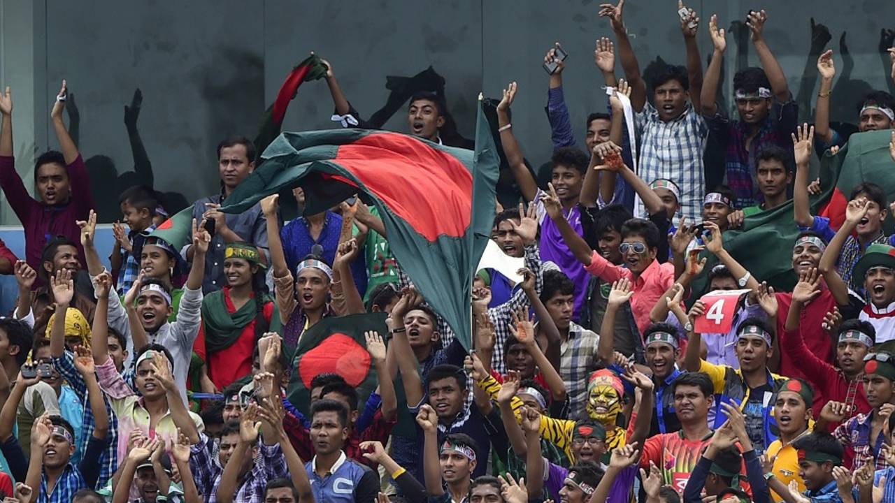 Bangladesh fans cheer their team on, Bangladesh v South Africa, 1st Test, Chittagong, 2nd day, July 22, 2015