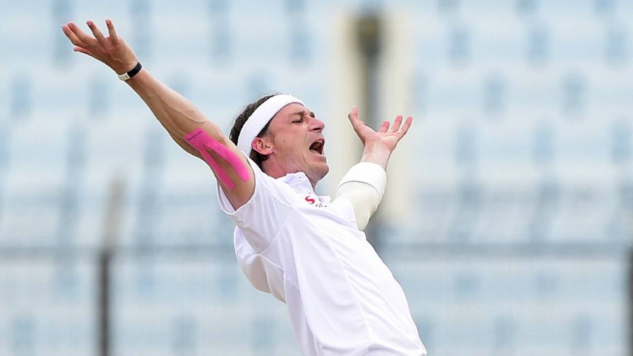 Dale Steyn appeals successfully for an lbw against Mushfiqur Rahim, Bangladesh v South Africa, 1st Test, Chittagong, 3rd day, July 23, 2015