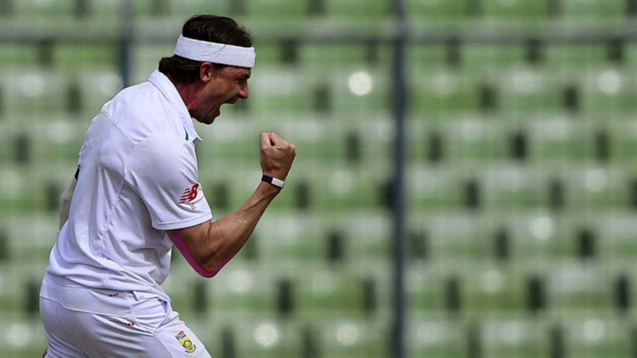 Dale Steyn exults after dismissing Mahmudullah, Bangladesh v South Africa, 2nd Test, Mirpur, 1st day, July 30, 2015