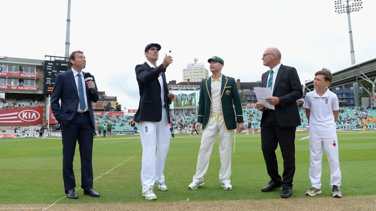 Michael Clarke calls for the last time in international cricket, England v Australia, 5th Investec Ashes Test, The Oval, August 20, 2015