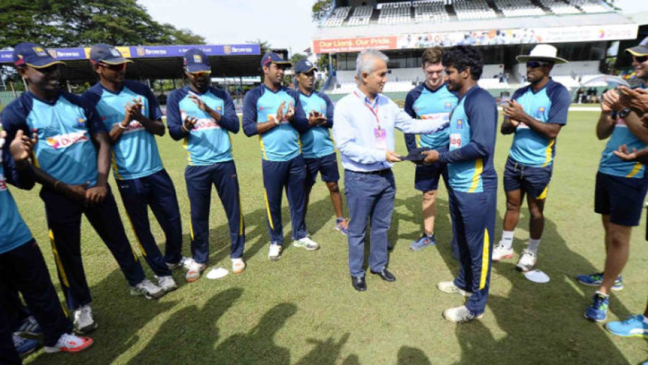 Kusal Perera gets his Test cap from former Sri Lanka opener Sidath Wettimuny, Sri Lanka v India, 3rd Test, SSC, Colombo, 1st day, August 28, 2015
