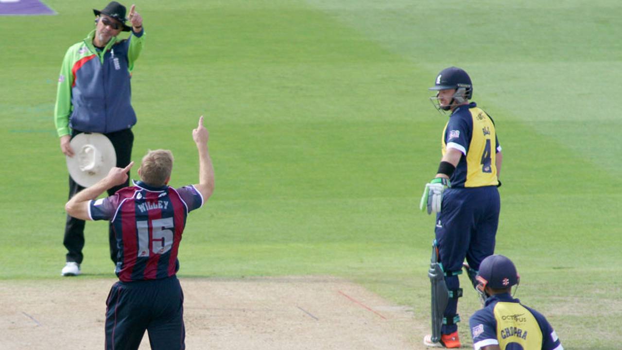 David Willey got the day off to a flying start with an opening spell that saw off Warwickshire's top three. Here, skipper Varun Chopra is trapped plumb in front&nbsp;&nbsp;&bull;&nbsp;&nbsp;Getty Images