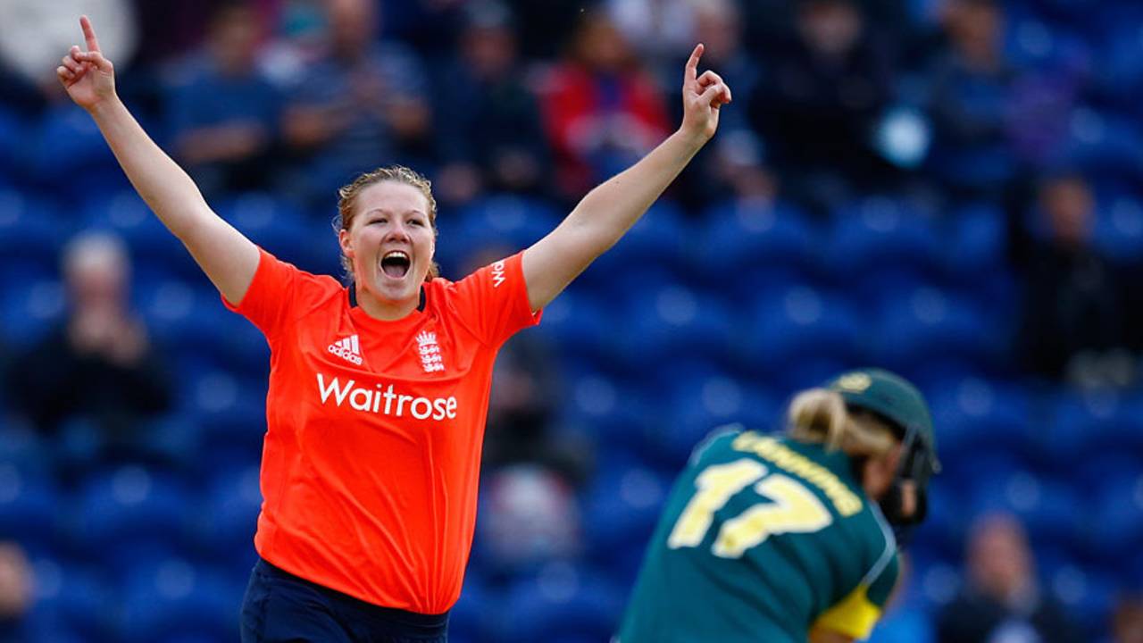 Anya Shrubsole ran through Australia's top order with 4 for 11, England Women v Australia Women, 3rd T20, Cardiff, August 31, 2015
