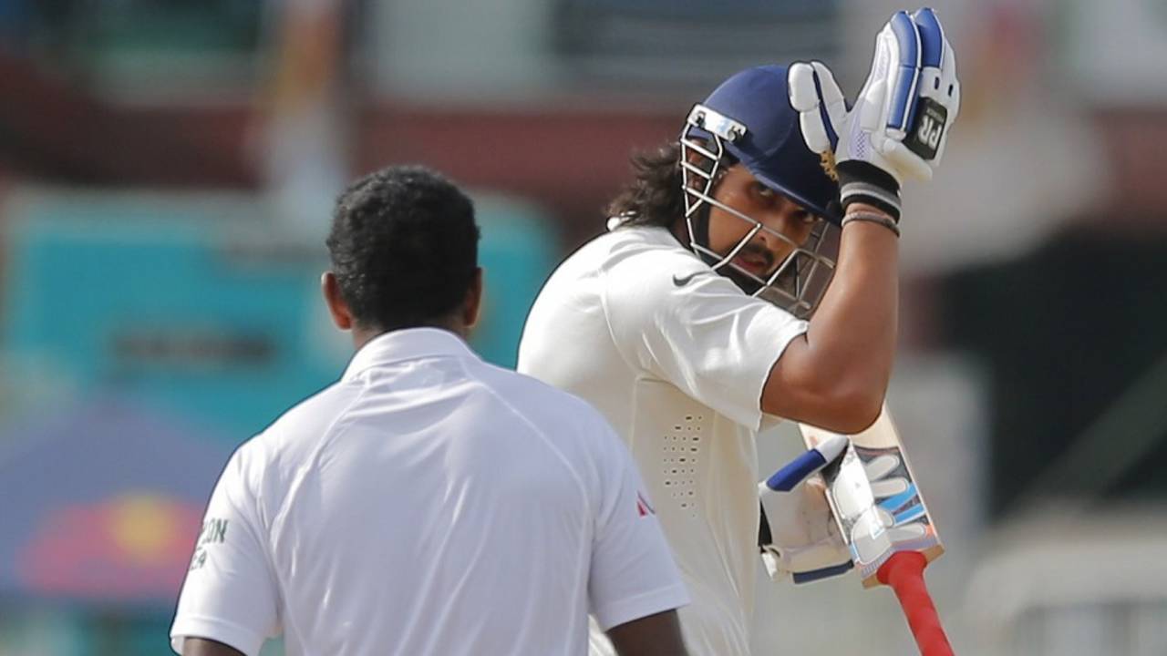 Ishant Sharma bangs his helmet, taking a dig at Dhammika Prasad,  Sri Lanka v India, 3rd Test, SSC, Colombo, 4th day, August 31, 2015