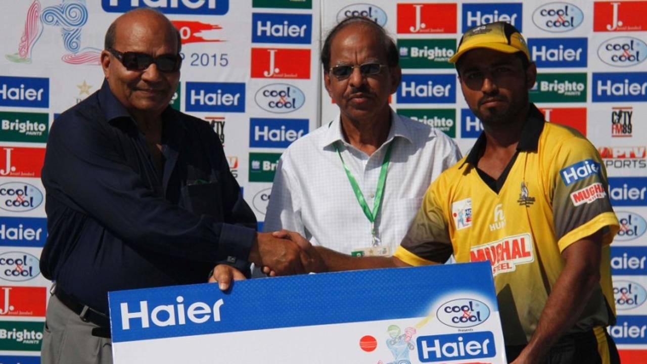 Asif Babar was named Man of the Match,Qualifying Round, Group A, Larkana Region v Quetta Region, Rawalpindi, Sep 1, 2015
