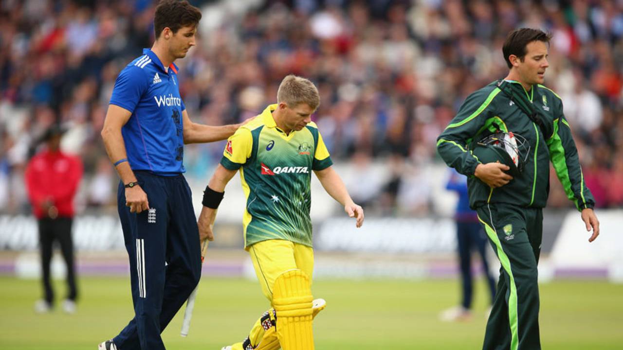 David Warner was forced to retire hurt after being struck on the hand by Steven Finn, England v Australia, 2nd ODI, Lord's, September 5, 2015