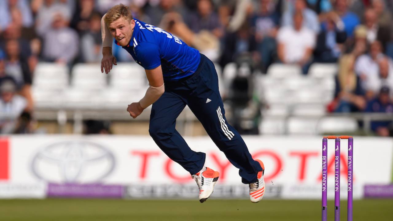 David Willey made three early breakthroughs, England v Australia, 4th ODI, Headingley, September 11, 2015
