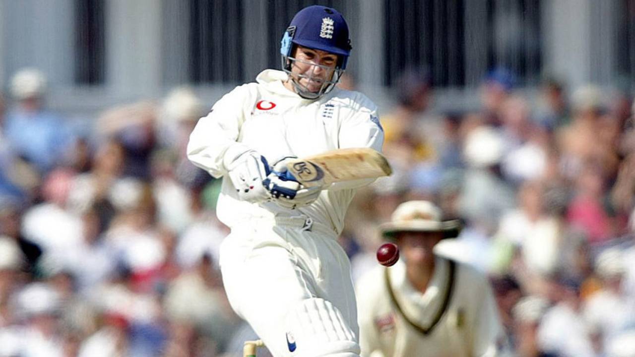 Graham Thorpe pulls during his 124, England v South Africa, 5th Test, The Oval, 3rd day, September 6, 2003