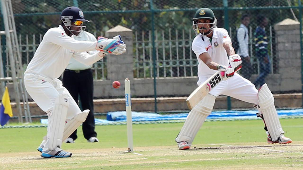 Nasir Hossain struck four fours and a six in his 44, Karnataka v Bangladesh A, Mysore, 3rd day, September 24, 2015