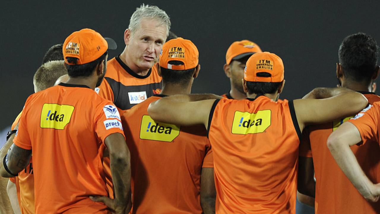 Tom Moody gathers the Sunrisers Hyderabad players for a huddle&nbsp;&nbsp;&bull;&nbsp;&nbsp;BCCI