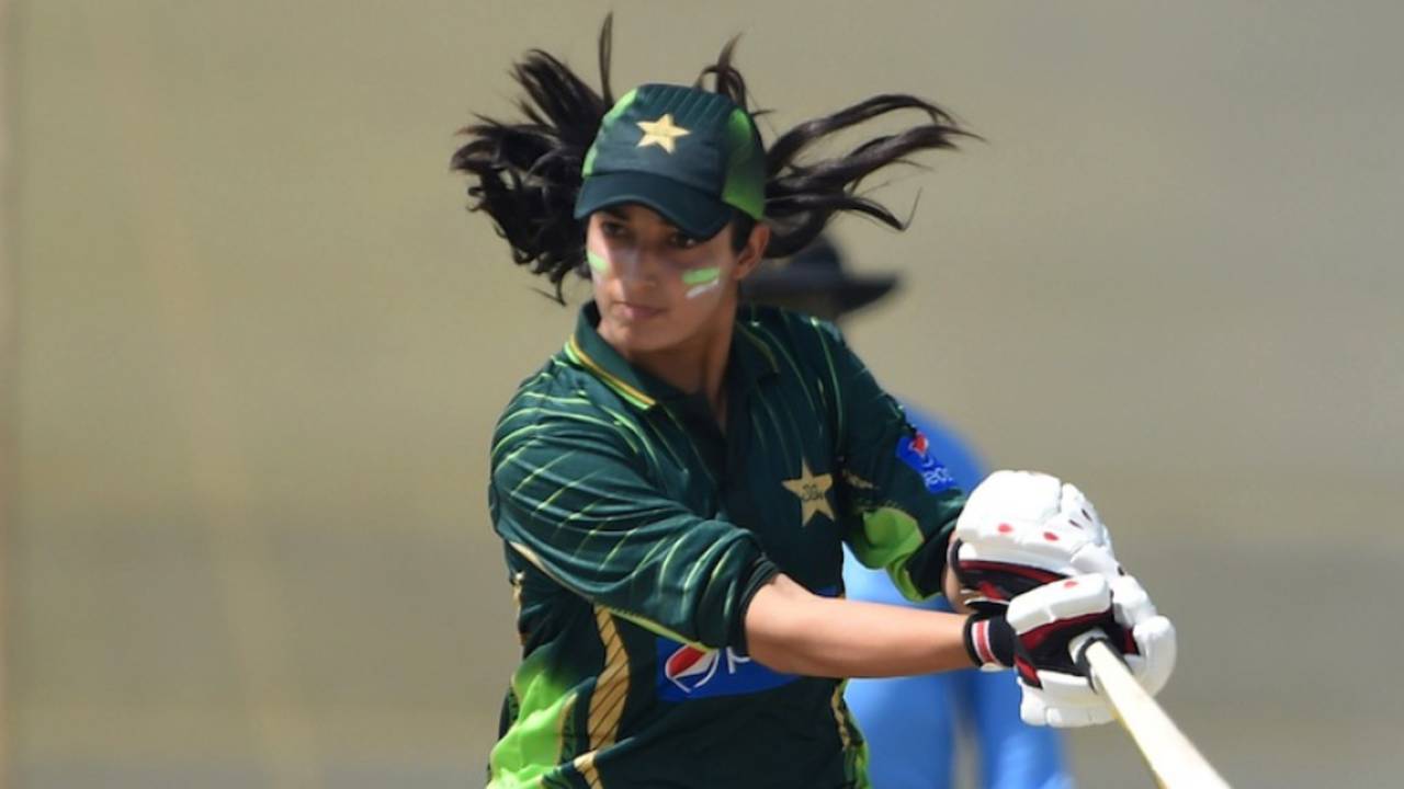 Aliya Riaz cuts during her innings of 20, Pakistan v Bangladesh, 2nd women's T20I, Karachi, October 1, 2015