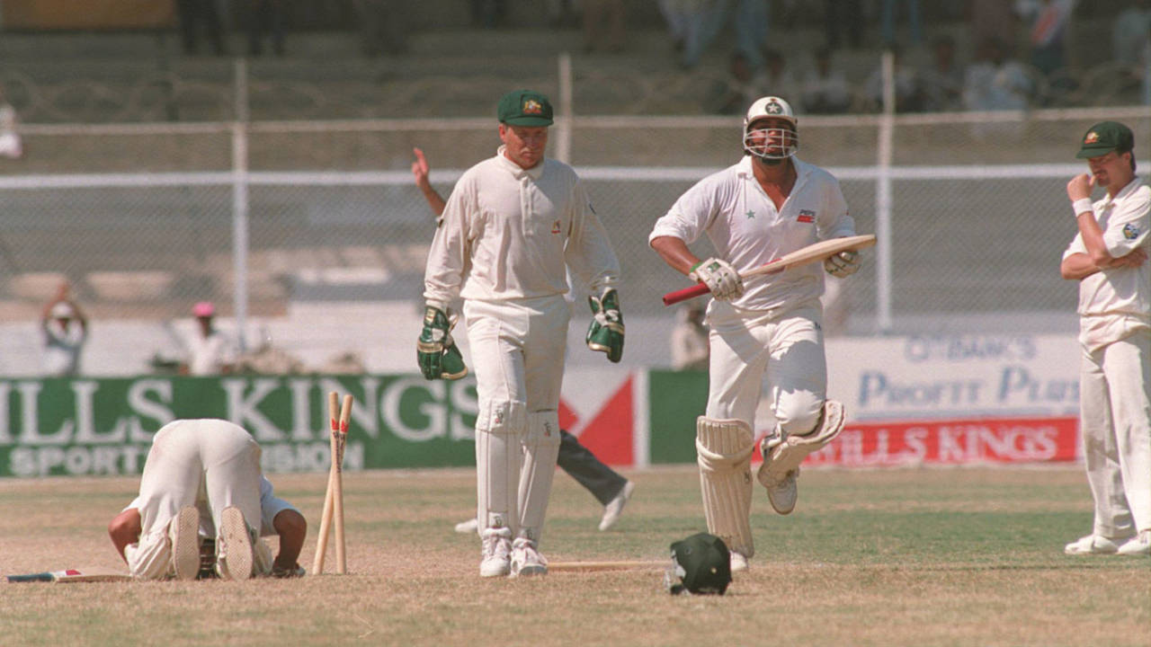 Inzamam-ul-Haq and Pakistan get a lucky escape as Ian Healy misses a crucial stumping, Pakistan v Australia, 1st Test, Karachi, October 2, 1994