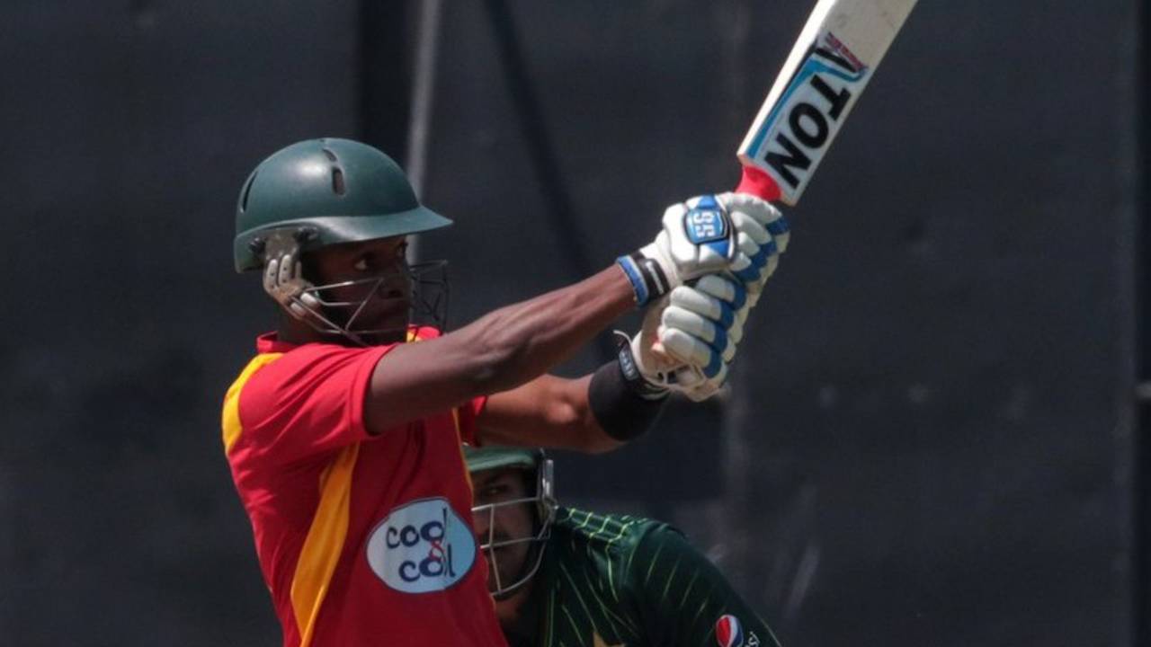 Chamu Chibhabha pulls during his half-century, Zimbabwe v Pakistan, 2nd ODI, Harare, October 3, 2015
