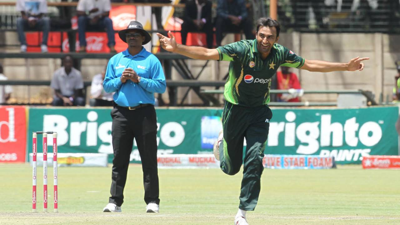 Bilal Asif claimed his maiden five-wicket haul, Zimbabwe v Pakistan, 3rd ODI, Harare, October 5, 2015