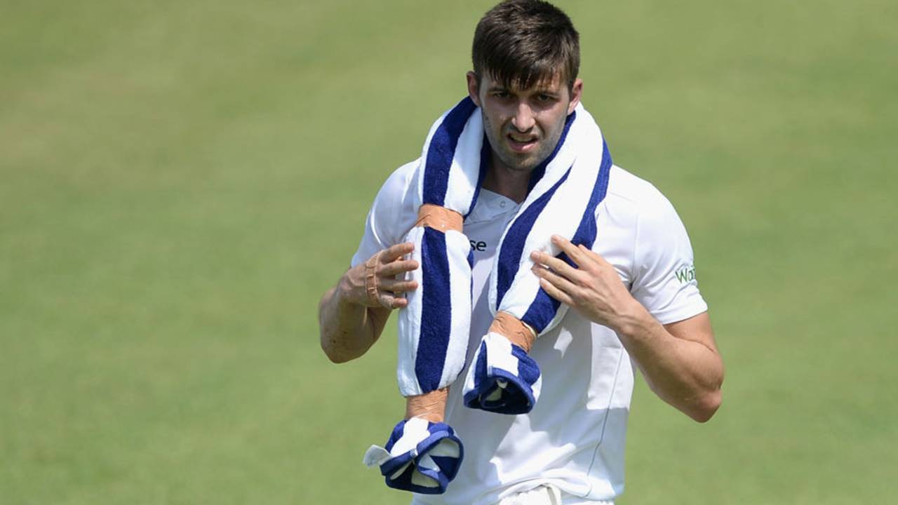 Mark Wood cools down with an ice-filled towel&nbsp;&nbsp;&bull;&nbsp;&nbsp;Getty Images