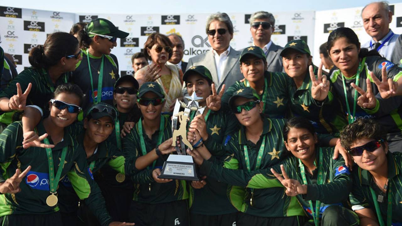 The Pakistan players pose for the trophy after winning the ODI series 2-0, Pakistan Women v Bangladesh Women, 2nd ODI, Karachi, October 6, 2015