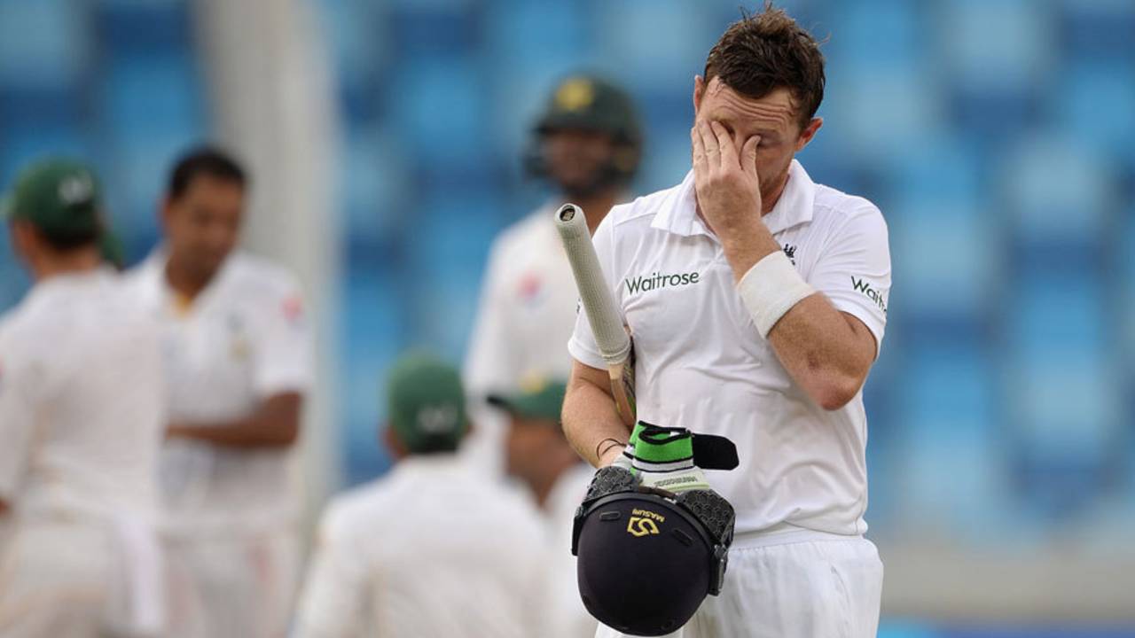 Ian Bell was given out on review for 46, Pakistan v England, 2nd Test, Dubai, 4th day, October 25, 2015