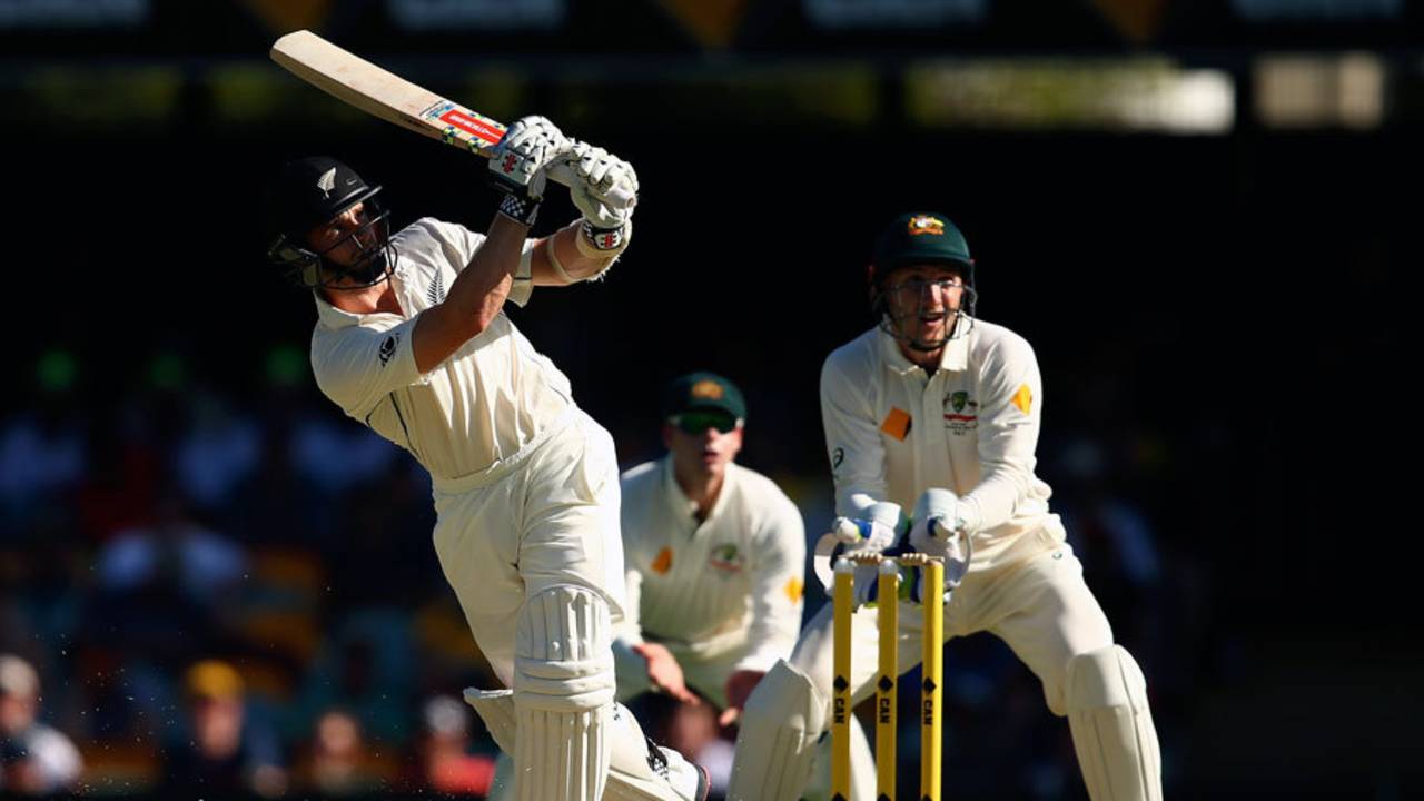 Kane Williamson began in attacking fashion, Australia v New Zealand, 1st Test, Brisbane, 2nd day, November 6, 2015