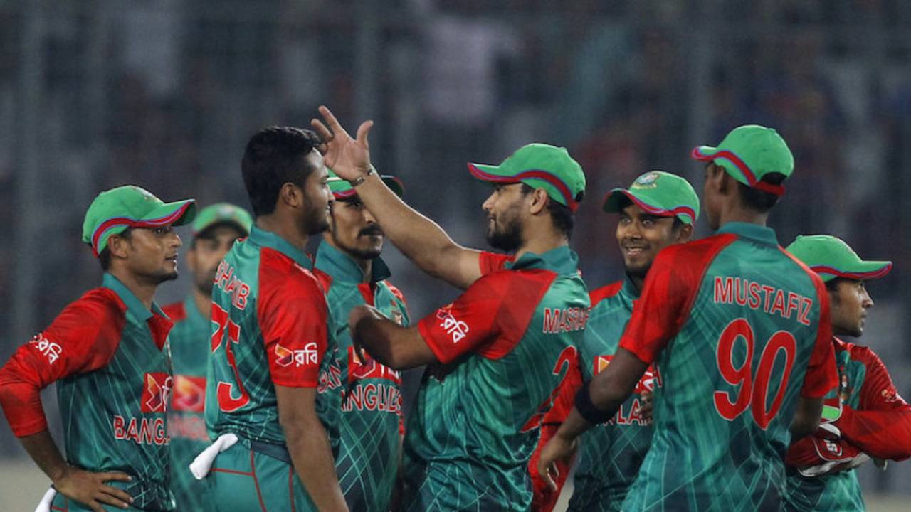 Bangladesh gather around Shakib Al Hasan to celebrate the fall of a wicket, Bangladesh v Zimbabwe, 1st ODI, Mirpur, November 7, 2015