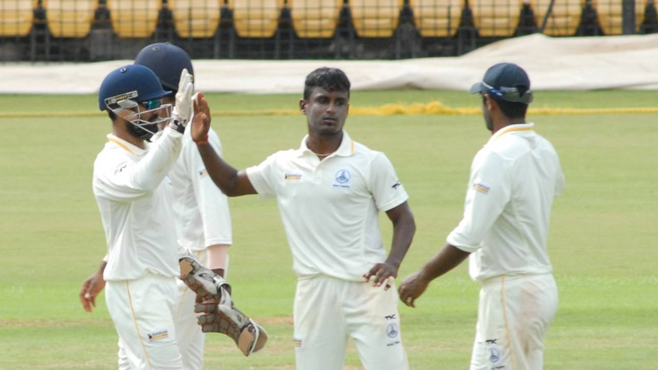 DT Chandrasekar picked up four wickets in the first innings, Tamil Nadu v Andhra, Ranji Trophy, Group B, 1st day, Chennai, November 7, 2015