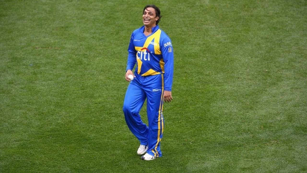 Shoaib Akhtar looks relaxed, Sachin's Blasters v Warne's Warriors, Cricket All-Stars Series, 1st T20, New York, November 7, 2015