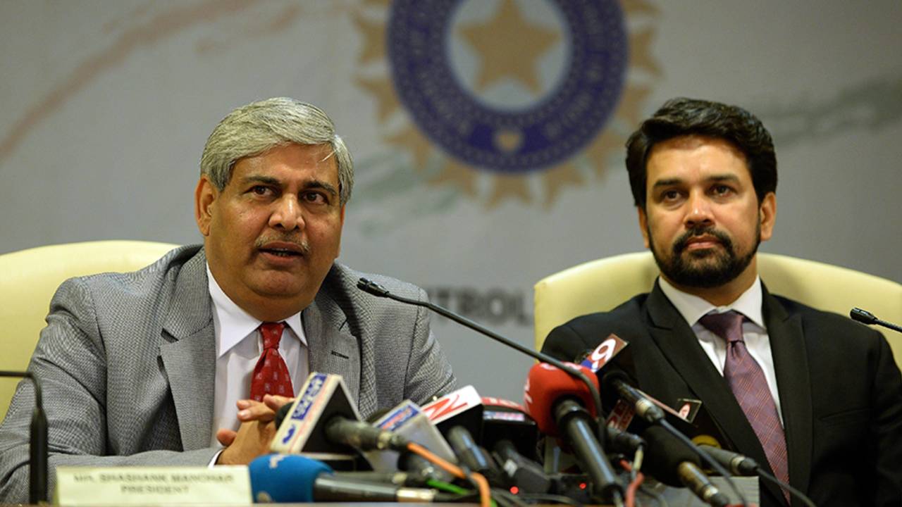 Shashank Manohar (L) had sought an explanation from the previous BCCI regime over payments to the tune of  $1 mn made to an investigative agency in 2014&nbsp;&nbsp;&bull;&nbsp;&nbsp;AFP
