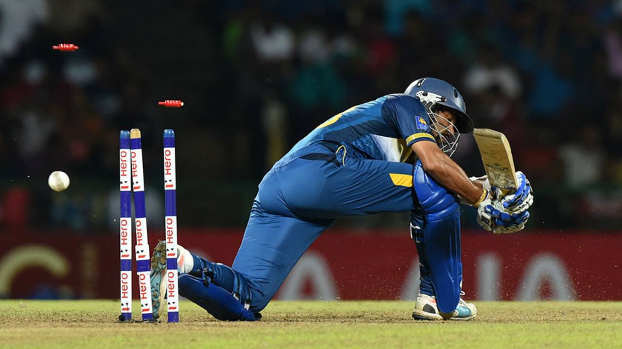 Tillakaratne Dilshan was bowled between his legs, Sri Lanka v West Indies, 1st T20, Pallekele, November 9, 2015