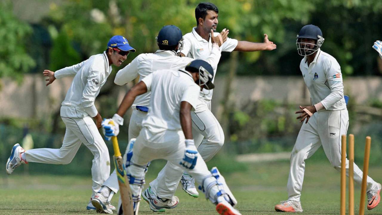 Pragyan Ojha picked up match figures of 11 for 118, Bengal v Vidarbha, Ranji Trophy 2015-16, Group A, 4th day, Kolkata, November 10, 2015
