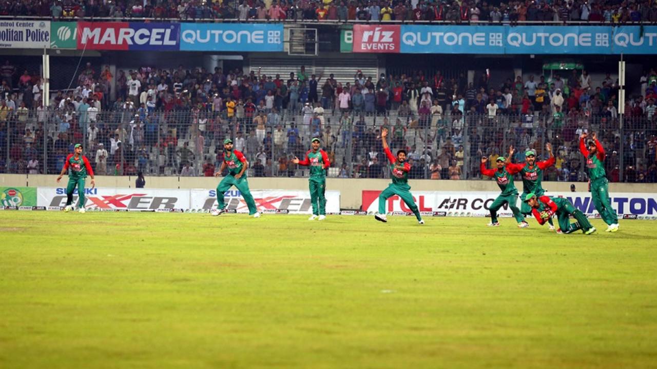 On the edge: Bangladesh pack the slip cordon for Mustafizur Rahman, Bangladesh v Zimbabwe, 3rd ODI, Mirpur, November 11, 2015
