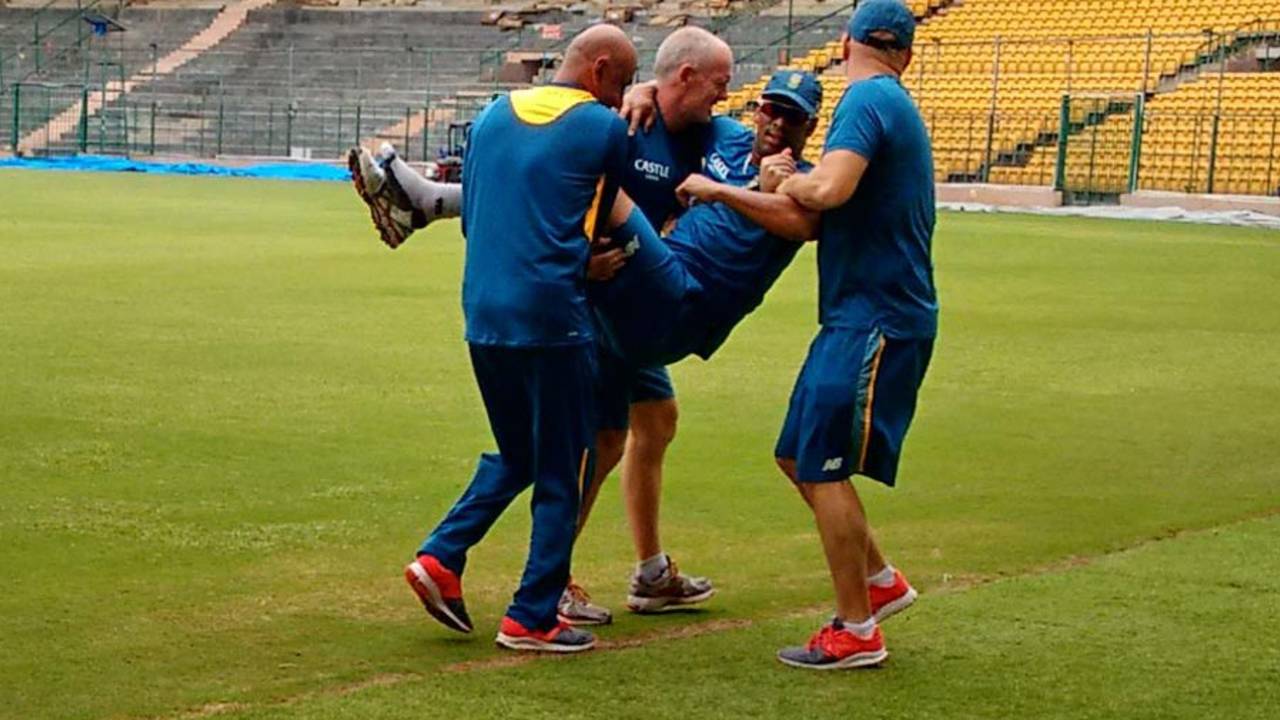 Vernon Philander had to be helped off the field after injuring himself during a training session&nbsp;&nbsp;&bull;&nbsp;&nbsp;Karthik Krishnaswamy/ESPNcricinfo