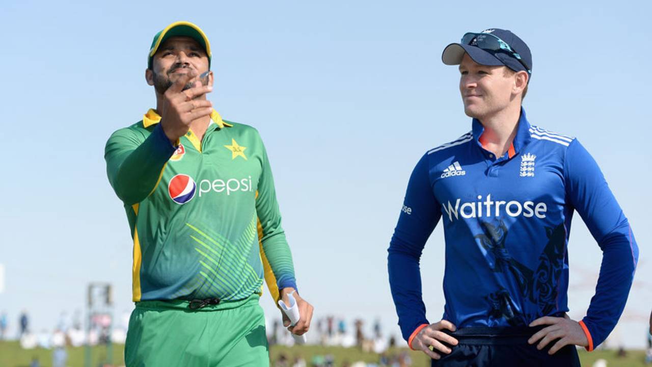 Eoin Morgan won his second toss of the series and chose to bat first, Pakistan v England, 2nd ODI, Abu Dhabi, November 13, 2015
