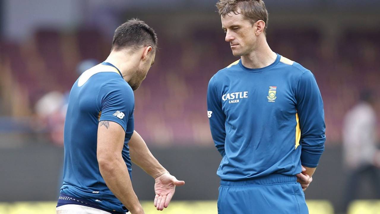 That's how you do it: Faf du Plessis passes on some advice to Dane Vilas during training, Bangalore, November 13, 2015