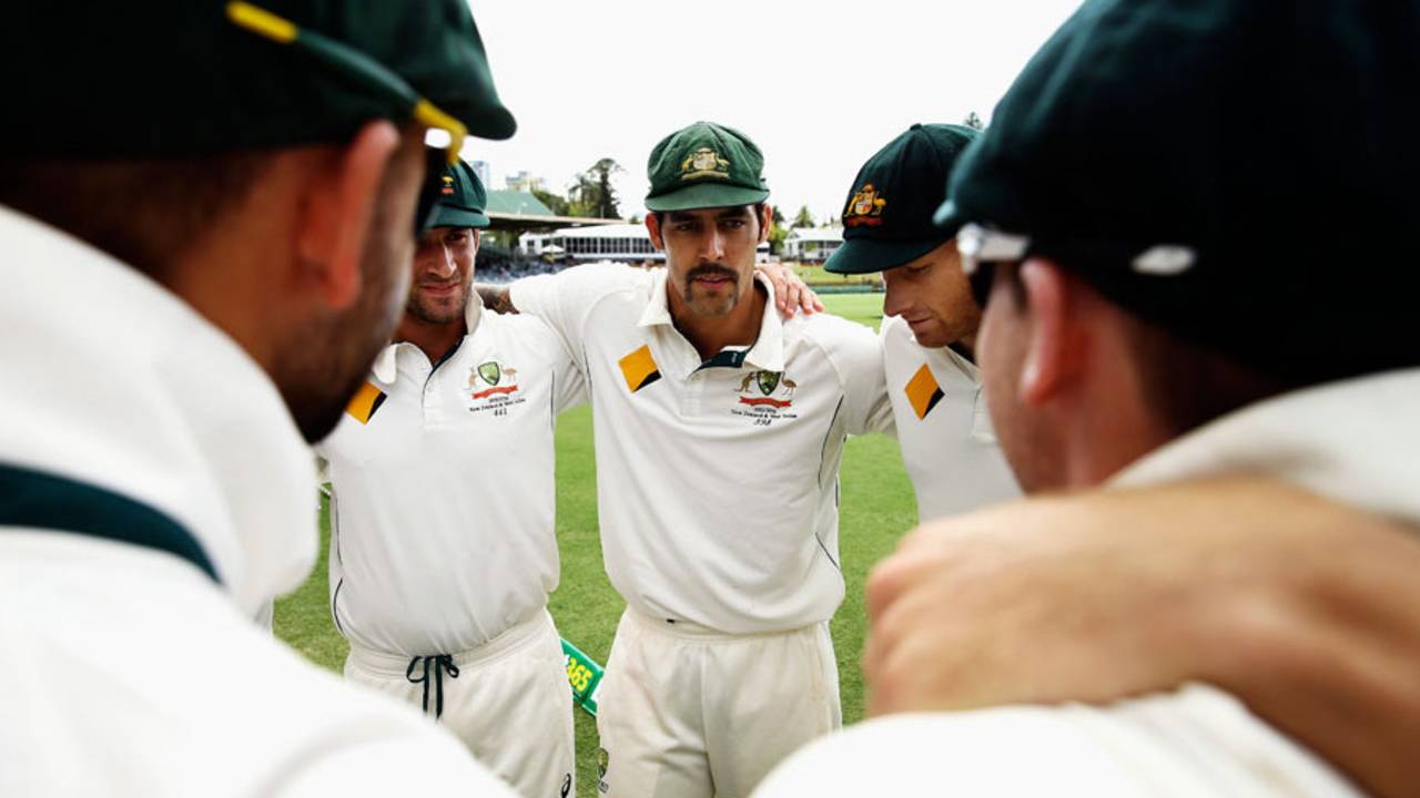 Mitchell Johnson in the Australian huddle in his final Test, Australia v New Zealand, 2nd Test, Perth, 5th day, November 17, 2015